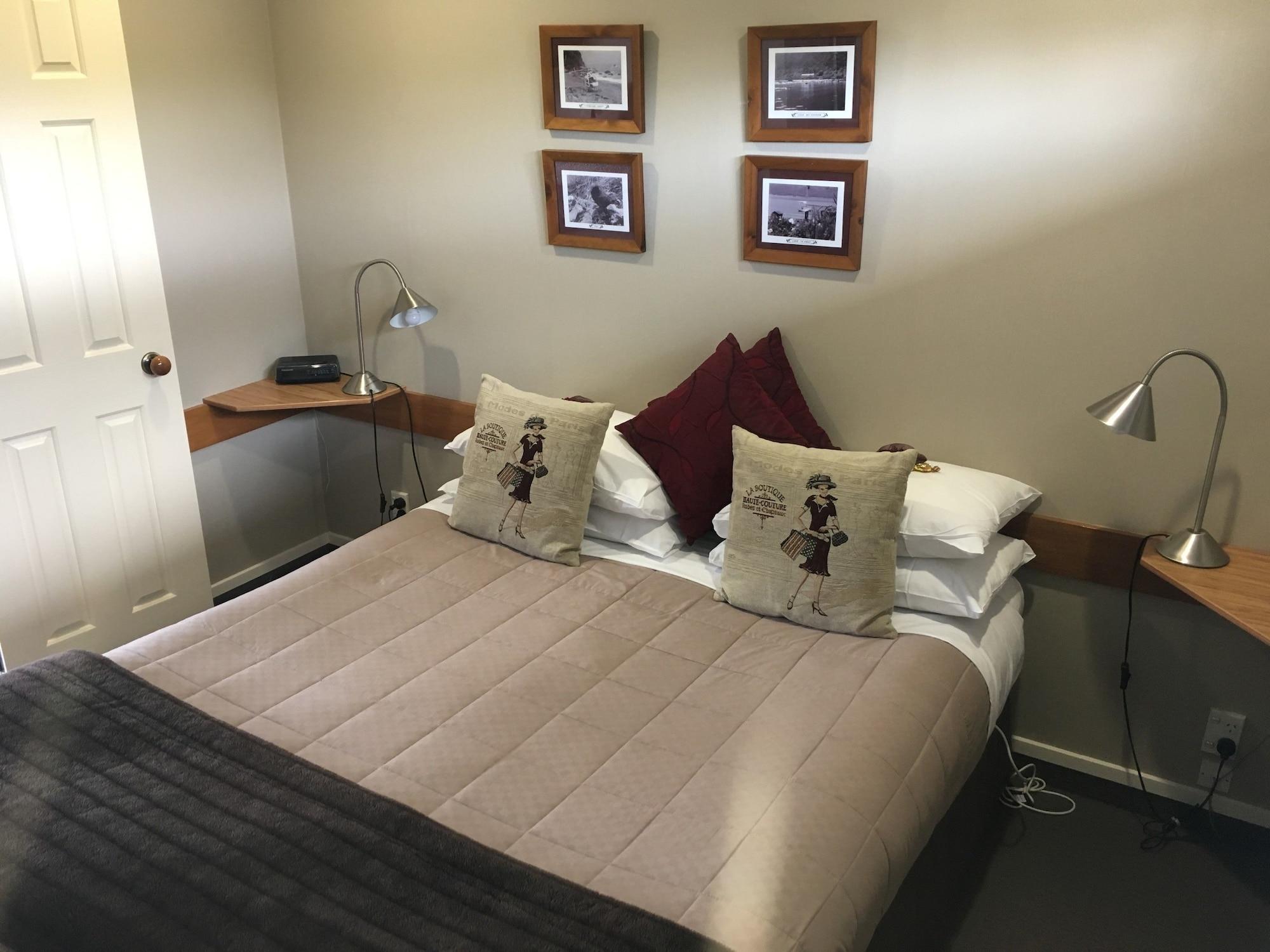 Motel Lakefront 4*